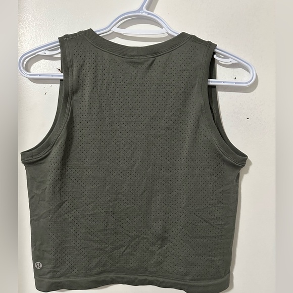Lululemon breeze by muscle crop tank - Picture 2 of 3